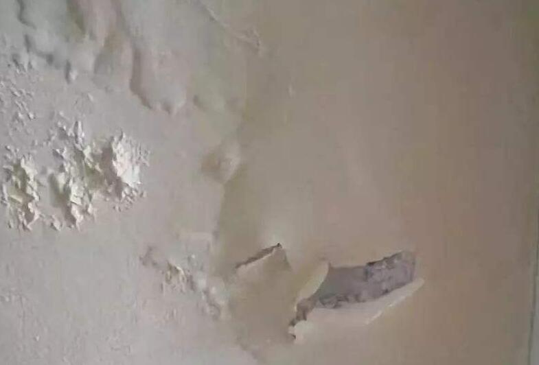 墻面滲水有什么辦法修復(fù)？屋頂防水施工的時(shí)候這些要留意